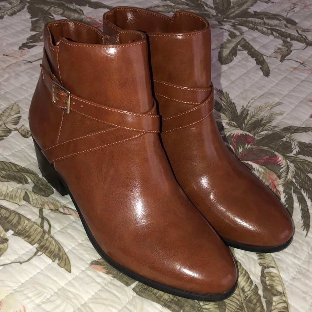 Karen Scott 8 Flynne Tan Brown Ankle Booties